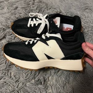 Women’s New Balance 327